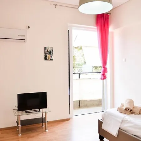 Jenny's Charming Retreat In The Heart Of