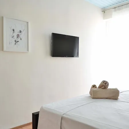 Jenny's Charming Retreat In The Heart Of *
